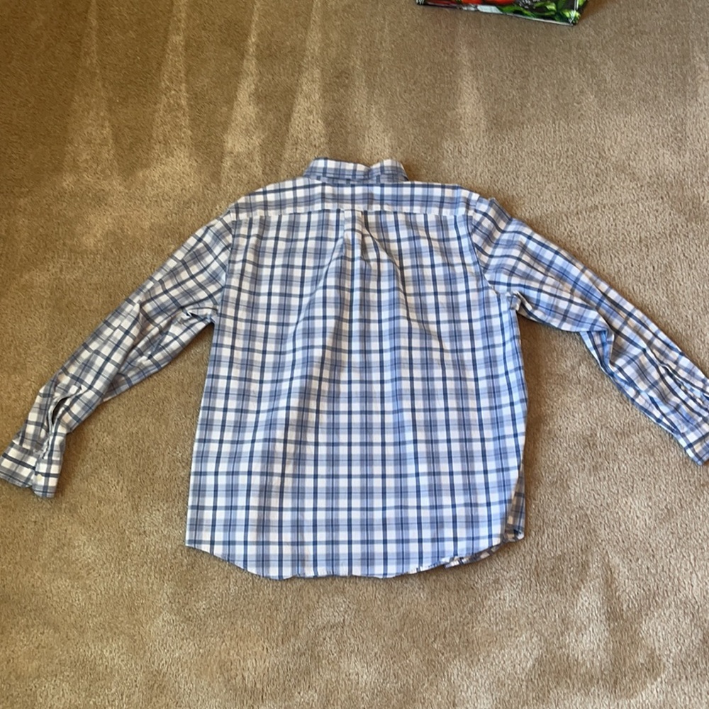 Vineyard Vines Button Down. - image 4